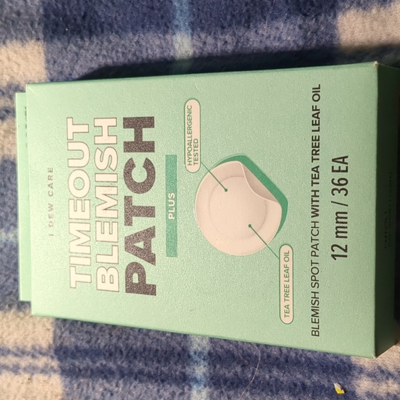 (7) I DEW CARE ACNE REUTINE W/ (1) BOX w/ 3 SPA HEADBANDS & 2 LIP OIL - Picture 3 of 8